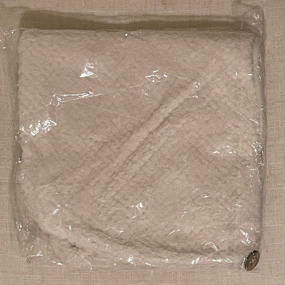 Microfiber hair towels NWOT but none were included. Original packaging!! - Picture 2 of 8